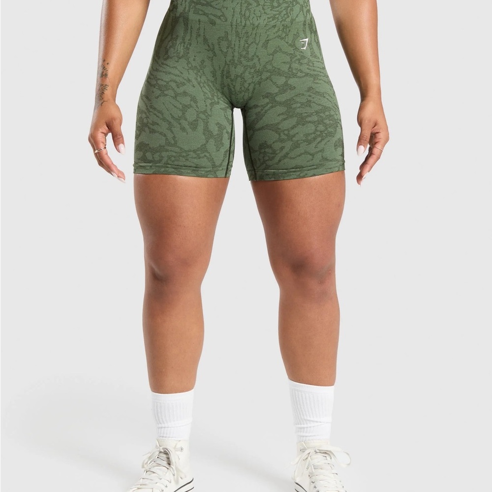 Gymshark Adapt x Whitney Shorts
Force Green/Winter Olive Small